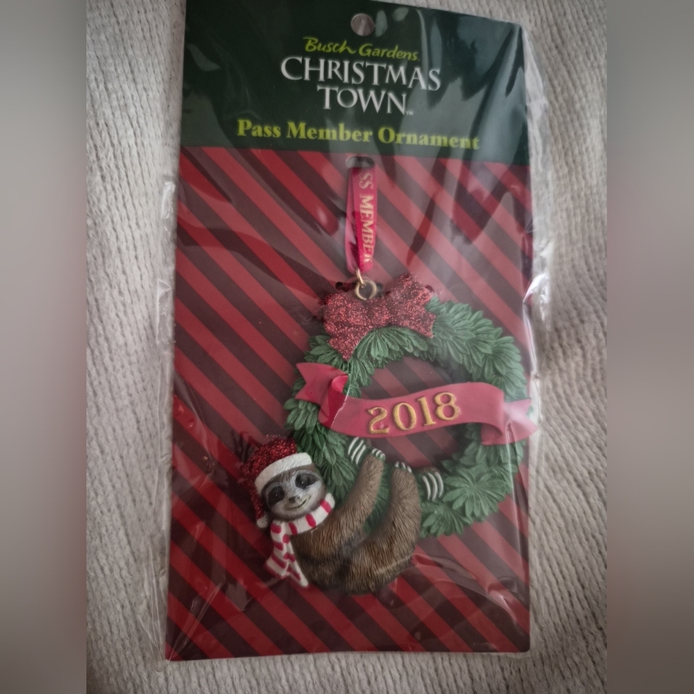 Busch Gardens Florida Christmas Town Exclusive Ornament Pass Holder Sloth 2018